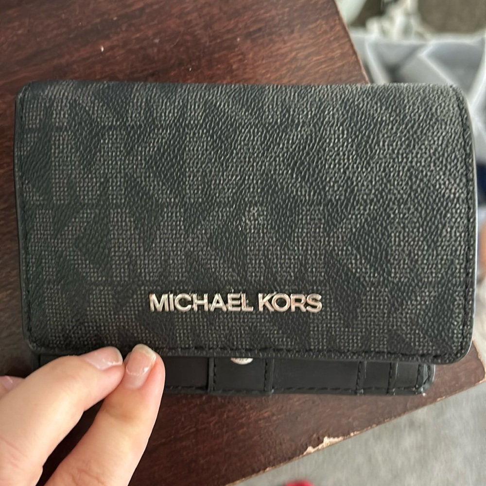 Michael kors wallet